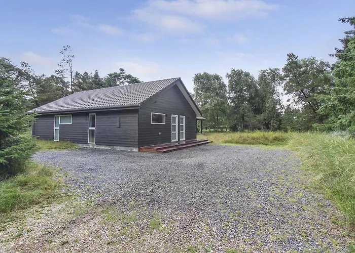 Delan - 1-3km From The Sea By Interhome