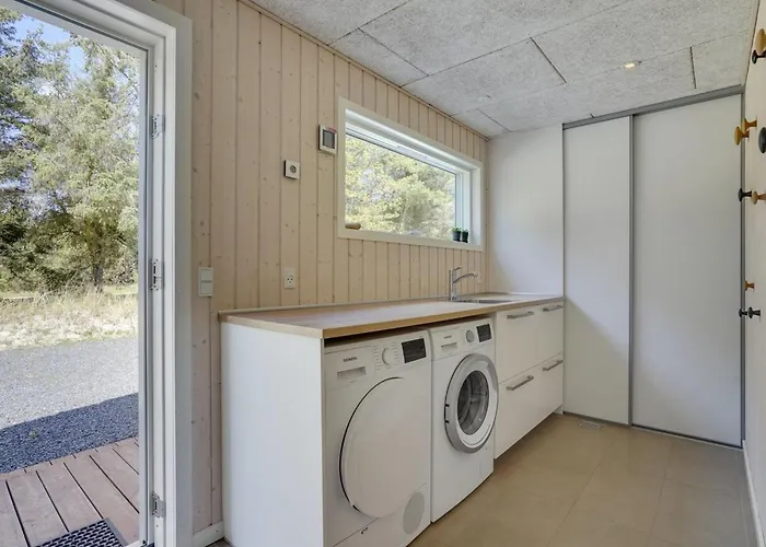 Delan - 1-3km From The Sea By Interhome