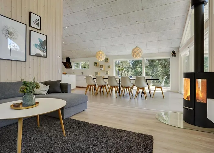 Delan - 1-3km From The Sea By Interhome